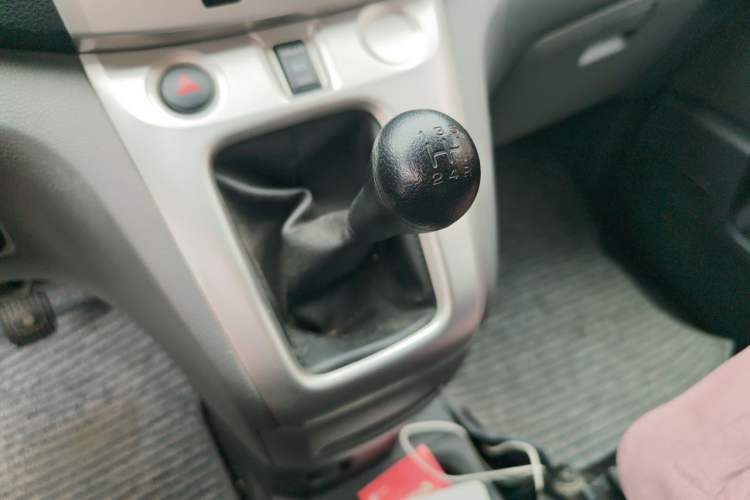 Used Nissan NV200 2013 1.6L Luxury Model China IV Standard Gear Lever