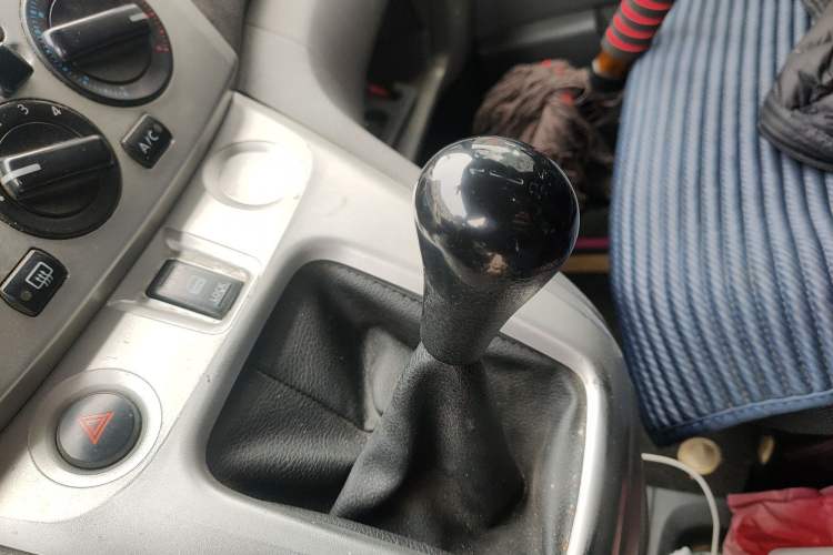 Used Nissan NV200 2013 1.6L Luxury Model China IV Standard Gear Lever