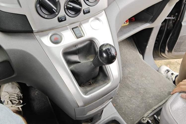 Used Nissan NV200 2013 1.6L Luxury Model China IV Standard Gear Lever