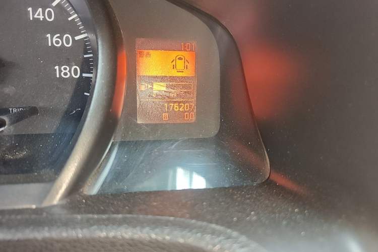 Used Nissan NV200 2013 1.6L Luxury Model China IV Standard Odometer Close Up