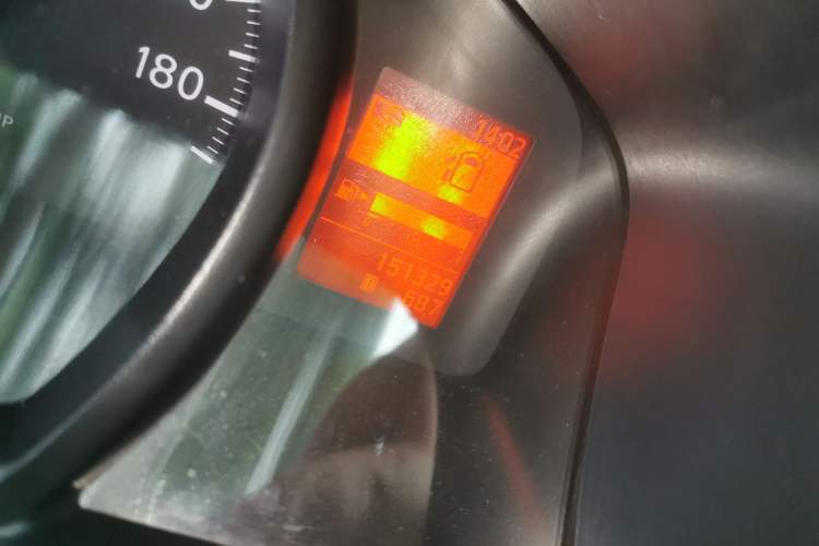 Used Nissan NV200 2013 1.6L Luxury Model China IV Standard Odometer Close Up
