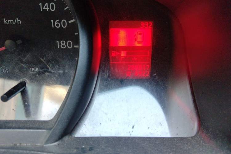 Used Nissan NV200 2013 1.6L Luxury Model China IV Standard Odometer Close Up