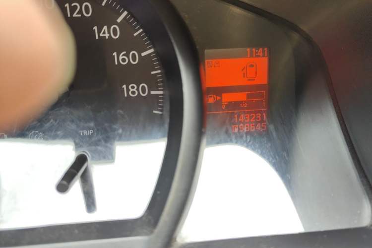 Used Nissan NV200 2013 1.6L Luxury Model China IV Standard Odometer Close Up