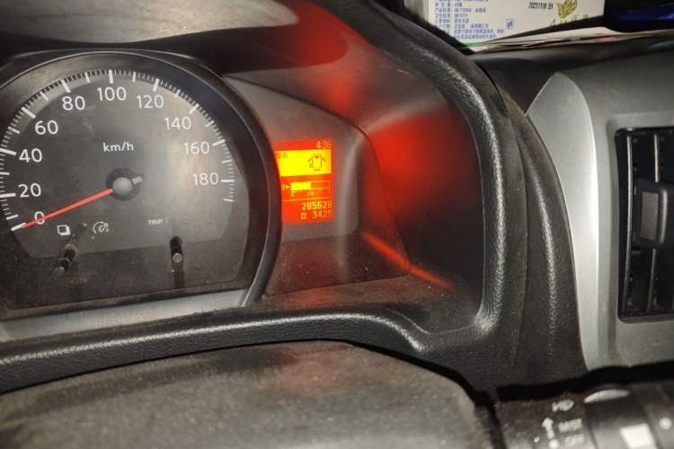 Used Nissan NV200 2013 1.6L Luxury Model China IV Standard Odometer Close Up