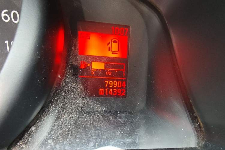 Used Nissan NV200 2013 1.6L Luxury Model China IV Standard Odometer Close Up