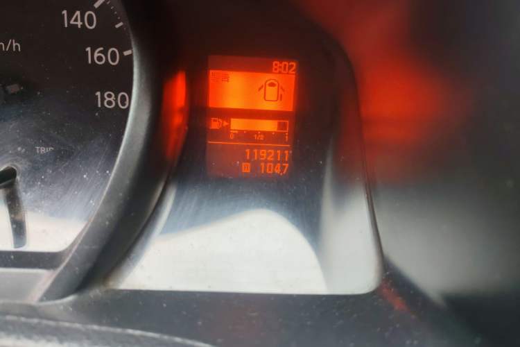 Used Nissan NV200 2013 1.6L Luxury Model China IV Standard Odometer Close Up
