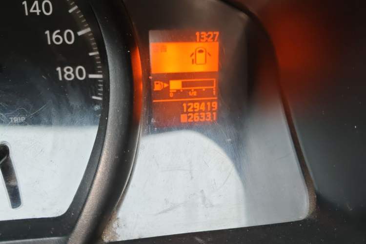 Used Nissan NV200 2013 1.6L Luxury Model China IV Standard Odometer Close Up