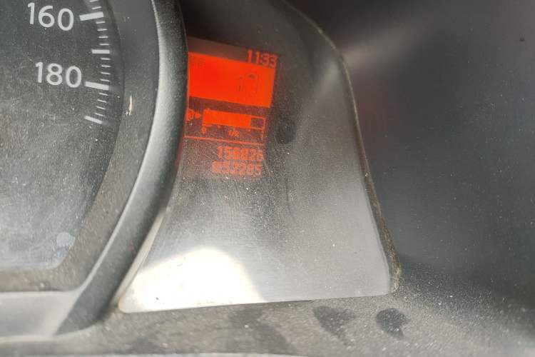 Used Nissan NV200 2013 1.6L Luxury Model China IV Standard Odometer Close Up