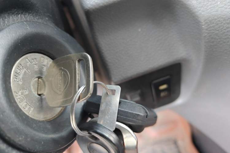 Used Nissan NV200 2013 1.6L Luxury Model China IV Standard Vehicle Key