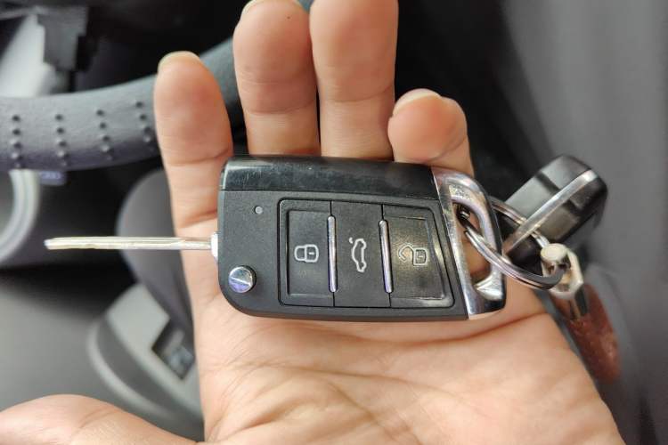 Used Nissan NV200 2013 1.6L Luxury Model China IV Standard Vehicle Key