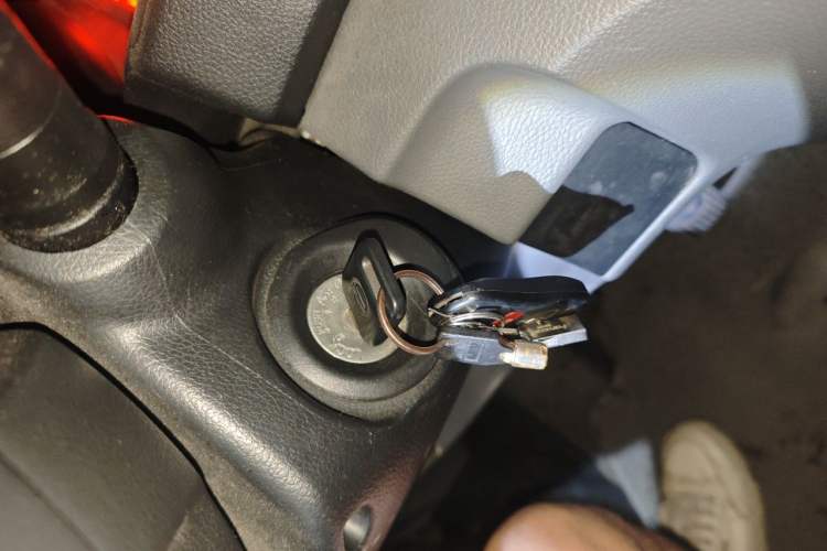 Used Nissan NV200 2013 1.6L Luxury Model China IV Standard Vehicle Key