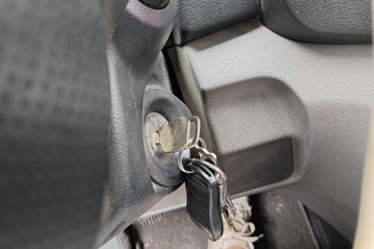 Used Nissan NV200 2013 1.6L Luxury Model China IV Standard Vehicle Key