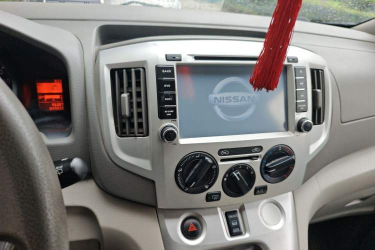 Used Nissan NV200 2013 1.6L Luxury Model China IV Standard Audio And AC Panel