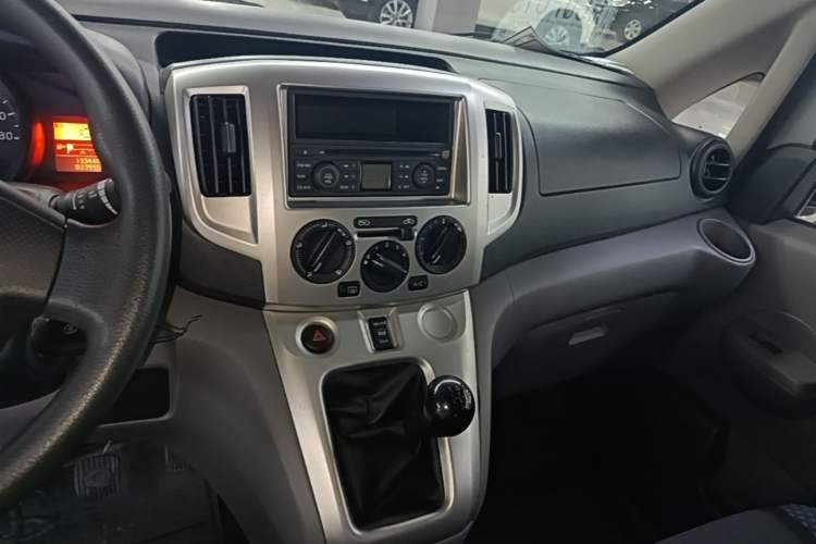 Used Nissan NV200 2013 1.6L Luxury Model China IV Standard Audio And AC Panel