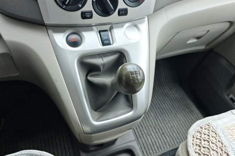 Used Nissan NV200 2013 1.6L Luxury Model China IV Standard Gear Lever