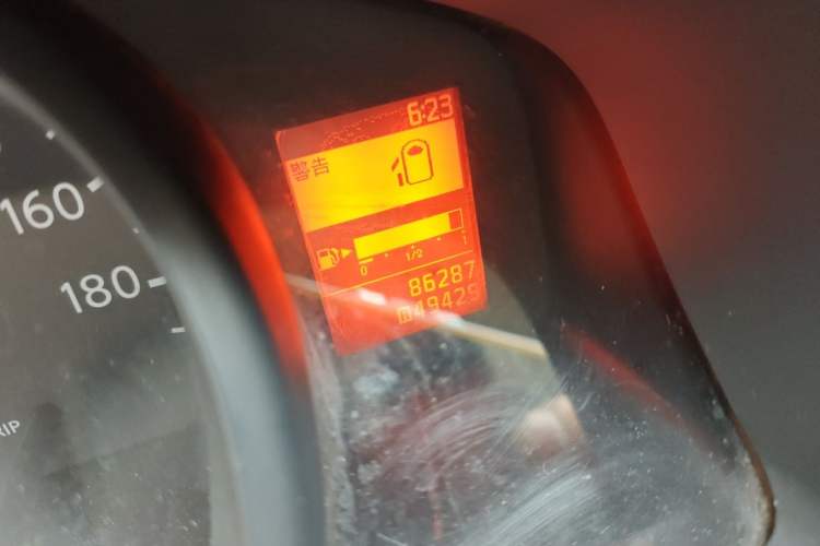 Used Nissan NV200 2013 1.6L Luxury Model China IV Standard Odometer Close Up