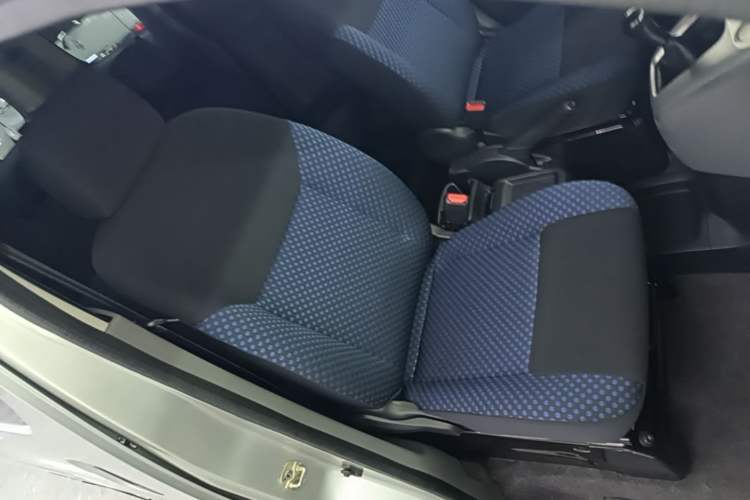 Used Nissan NV200 2013 1.6L Luxury Model China IV Standard Right Front Seat