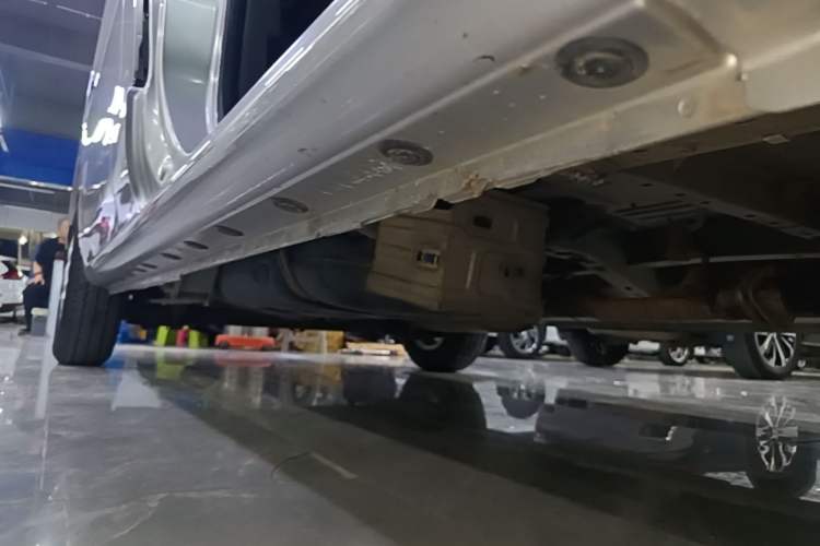 Used Nissan NV200 2013 1.6L Luxury Model China IV Standard Right Side Sill