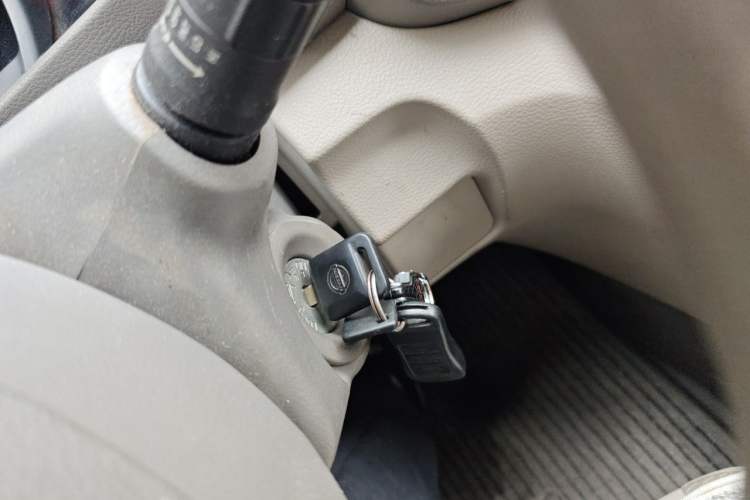 Used Nissan NV200 2013 1.6L Luxury Model China IV Standard Vehicle Key