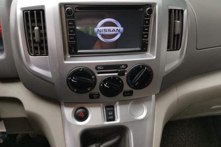 Used Nissan NV200 2013 1.6L Luxury Model China IV Standard Audio And AC Panel
