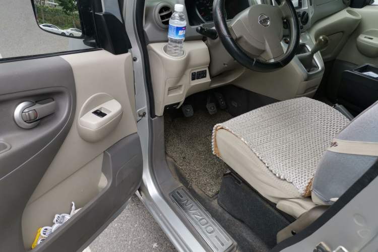 Used Nissan NV200 2013 1.6L Luxury Model China IV Standard Driver Seat
