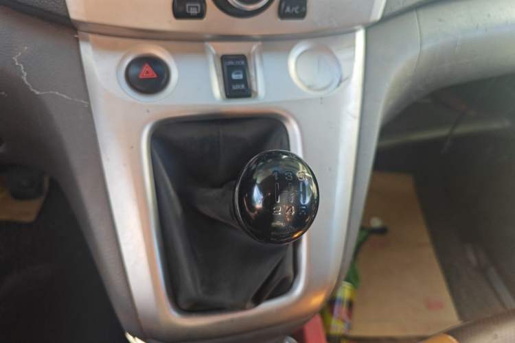 Used Nissan NV200 2013 1.6L Luxury Model China IV Standard Gear Lever