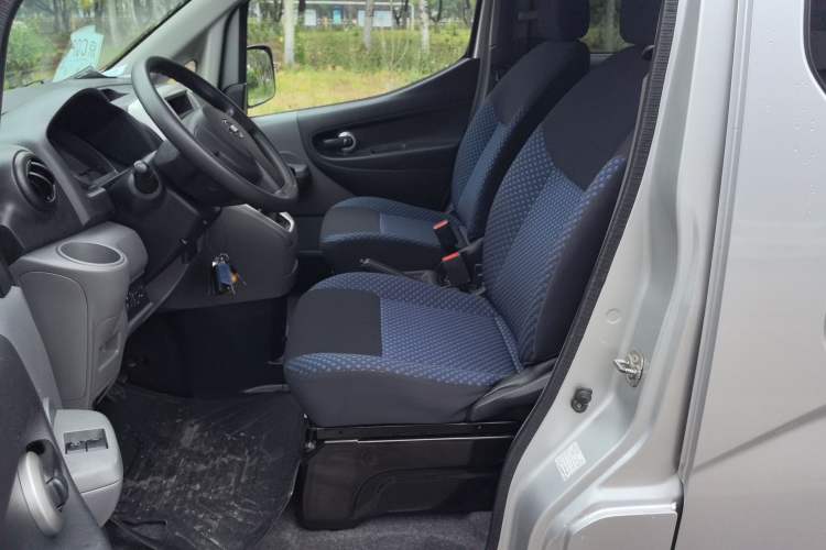 Used Nissan NV200 2013 1.6L Luxury Model China IV Standard Interior 1