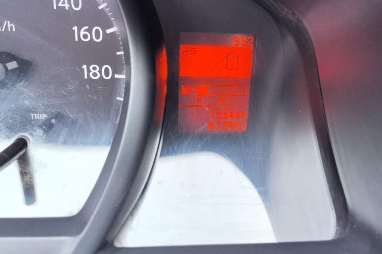 Used Nissan NV200 2013 1.6L Luxury Model China IV Standard Odometer Close Up