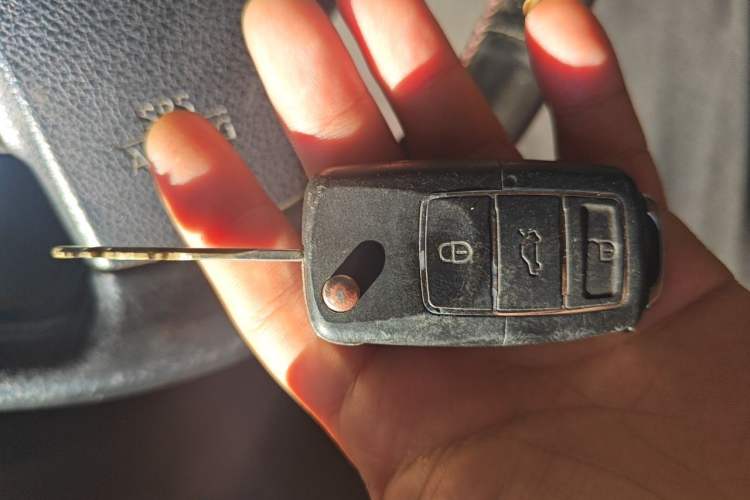 Used Nissan NV200 2013 1.6L Luxury Model China IV Standard Vehicle Key