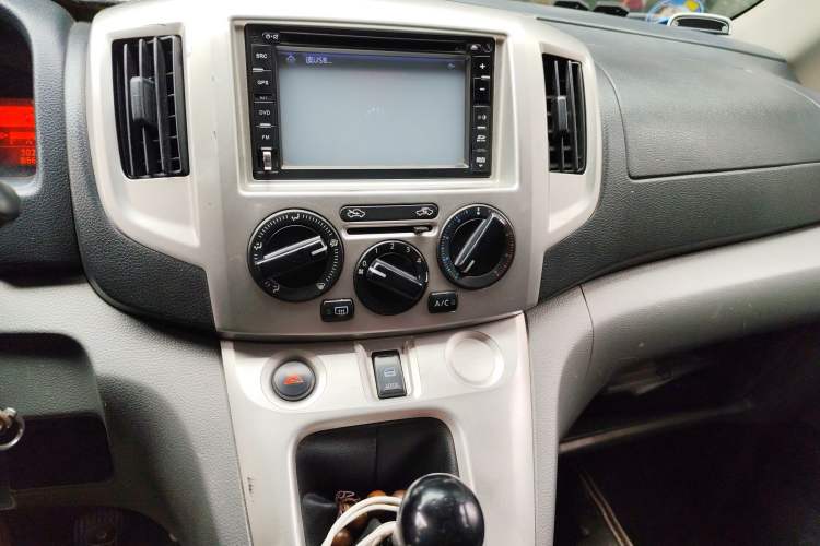 Used Nissan NV200 2013 1.6L Luxury Model China IV Standard Audio And AC Panel