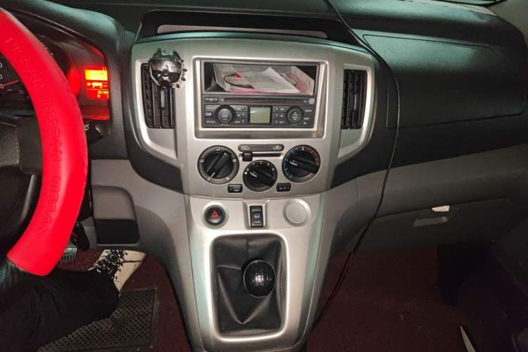Used Nissan NV200 2013 1.6L Luxury Model China IV Standard Audio And AC Panel