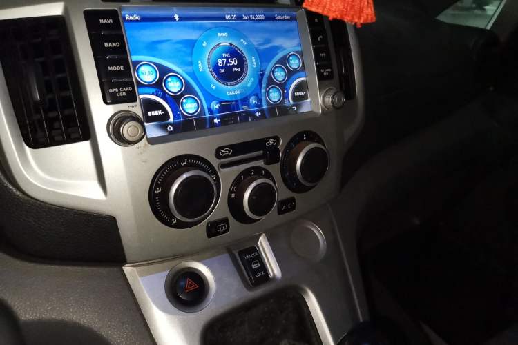 Used Nissan NV200 2013 1.6L Luxury Model China IV Standard Audio And AC Panel