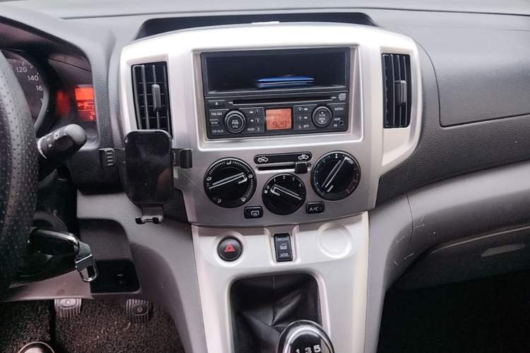 Used Nissan NV200 2013 1.6L Luxury Model China IV Standard Audio And AC Panel