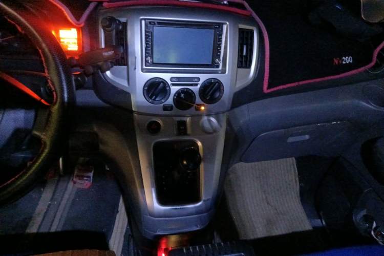 Used Nissan NV200 2013 1.6L Luxury Model China IV Standard Audio And AC Panel