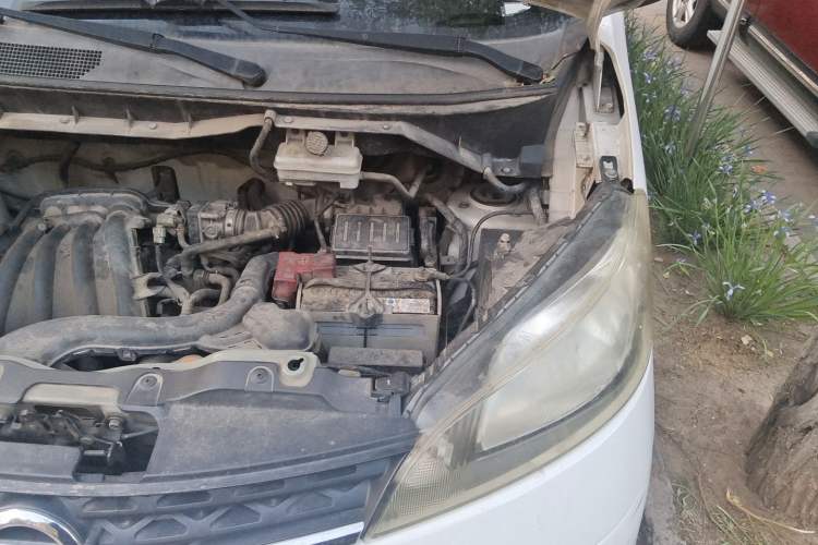 Used Nissan NV200 2013 1.6L Luxury Model China IV Standard Engine Bay Left