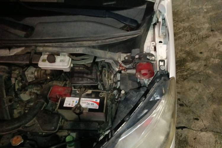 Used Nissan NV200 2013 1.6L Luxury Model China IV Standard Engine Bay Left