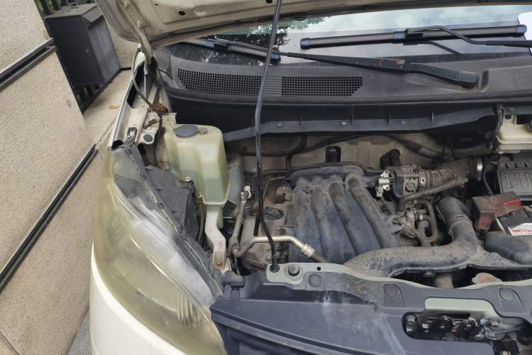 Used Nissan NV200 2013 1.6L Luxury Model China IV Standard Engine Bay Right