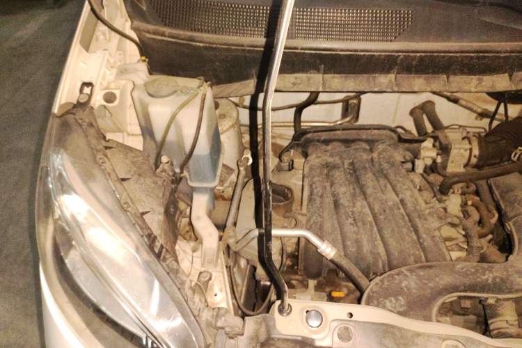 Used Nissan NV200 2013 1.6L Luxury Model China IV Standard Engine Bay Right