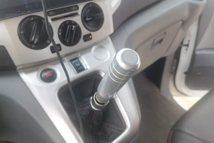 Used Nissan NV200 2013 1.6L Luxury Model China IV Standard Gear Lever