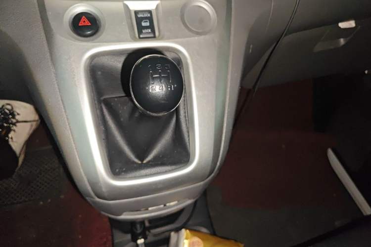 Used Nissan NV200 2013 1.6L Luxury Model China IV Standard Gear Lever