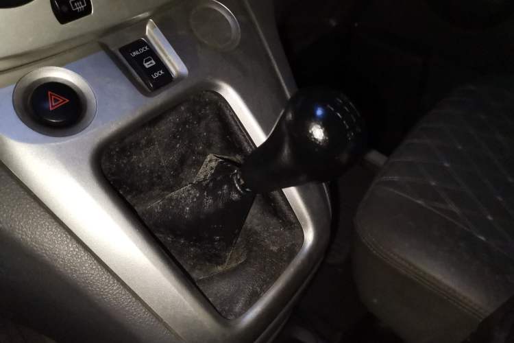 Used Nissan NV200 2013 1.6L Luxury Model China IV Standard Gear Lever