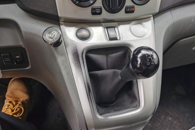 Used Nissan NV200 2013 1.6L Luxury Model China IV Standard Gear Lever