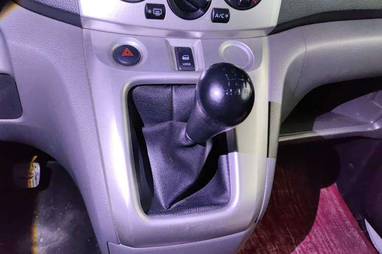 Used Nissan NV200 2013 1.6L Luxury Model China IV Standard Gear Lever