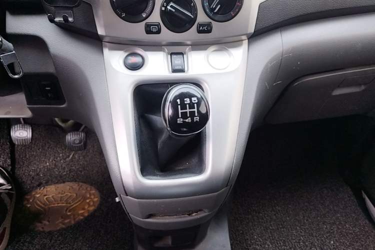 Used Nissan NV200 2013 1.6L Luxury Model China IV Standard Gear Lever