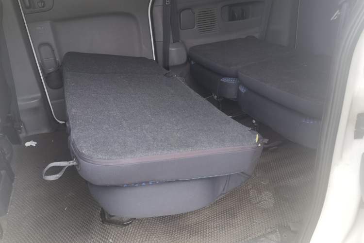 Used Nissan NV200 2013 1.6L Luxury Model China IV Standard Left Rear Seat