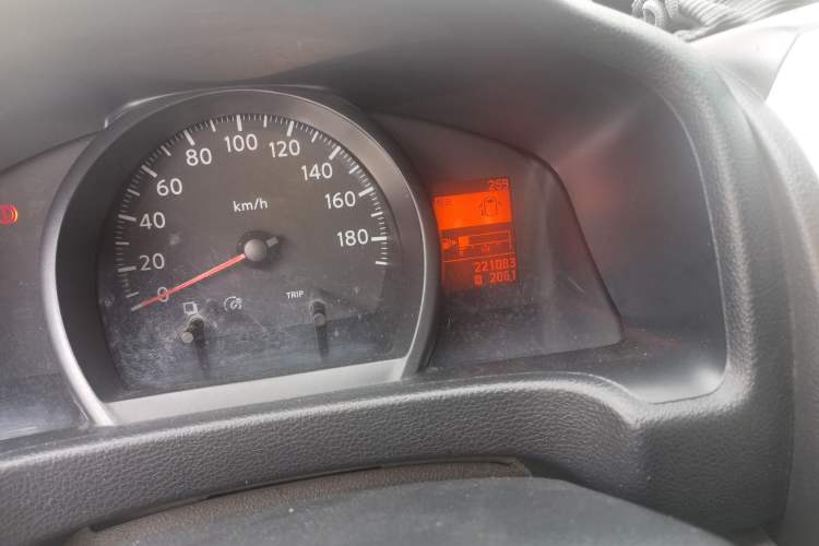 Used Nissan NV200 2013 1.6L Luxury Model China IV Standard Odometer Close Up