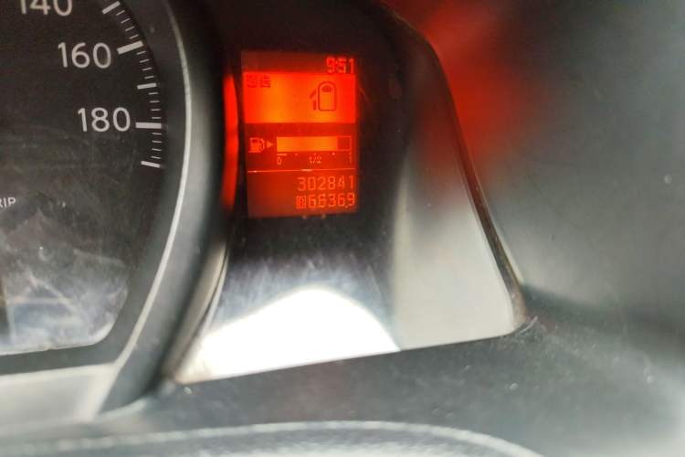 Used Nissan NV200 2013 1.6L Luxury Model China IV Standard Odometer Close Up