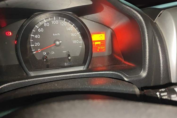 Used Nissan NV200 2013 1.6L Luxury Model China IV Standard Odometer Close Up