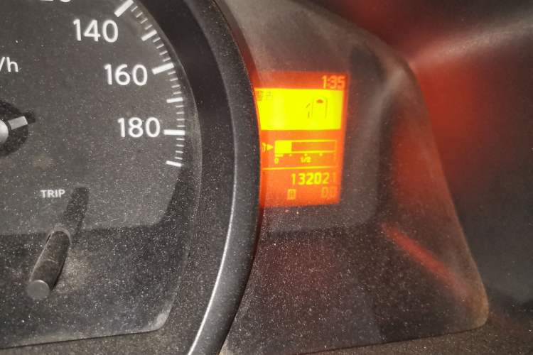 Used Nissan NV200 2013 1.6L Luxury Model China IV Standard Odometer Close Up
