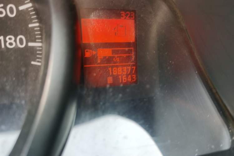 Used Nissan NV200 2013 1.6L Luxury Model China IV Standard Odometer Close Up
